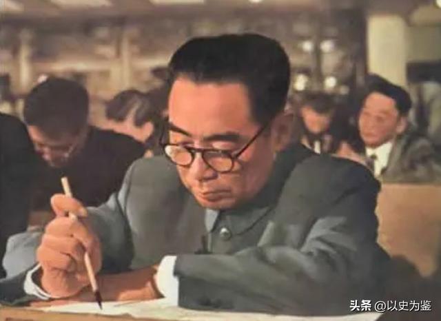 1955年大授衔，有多位将帅都主动让衔，为何中央只同意一人降衔？