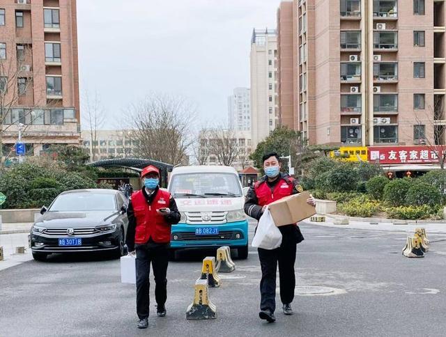 新鲜农副产品进社区，岛城汽车总站惠民服务车队安全及时配送