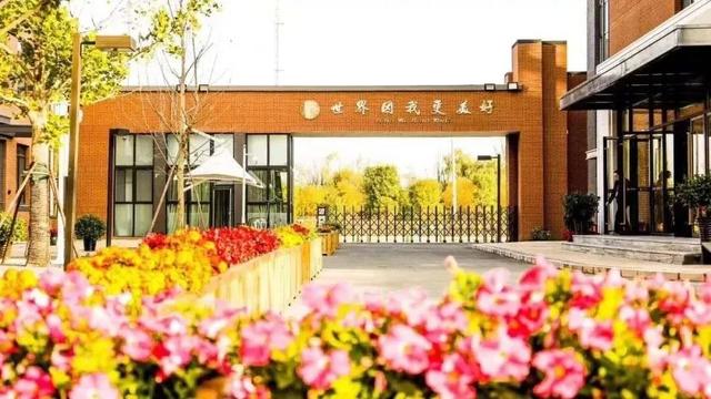 北京中学招聘教职员工，应届生和社会人员均可报名