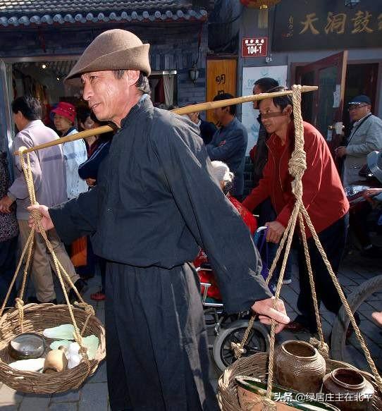 风口之下，一沃尔玛不舍告别，看百年北京百货超市商业发展的玄机