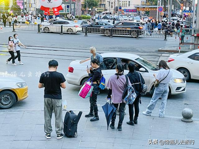 吉林长春商场把重庆洪崖洞搬到室内，进去需爬山，年轻指数很高