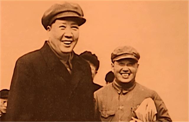 1952年，毛主席带叶子龙到农家讨水喝，农妇：斯大林怎么没来