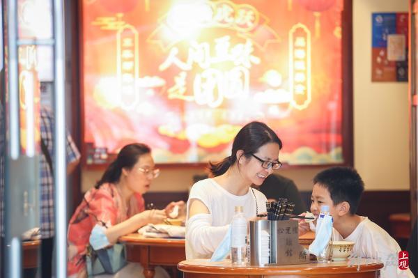 熟悉的味道回来了，豫园商城餐饮老字号有序开放堂食