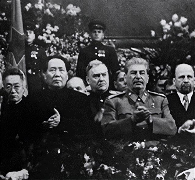 1952年，毛主席带叶子龙到农家讨水喝，农妇：斯大林怎么没来