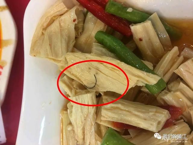 不敢想！镇江这饭店竟吃出虫子、烟头、钢丝等！商家态度……