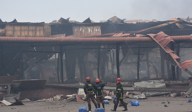 孟加拉国仓库起火爆炸致49人死亡 当地店主：爆炸后火球像雨一样落下