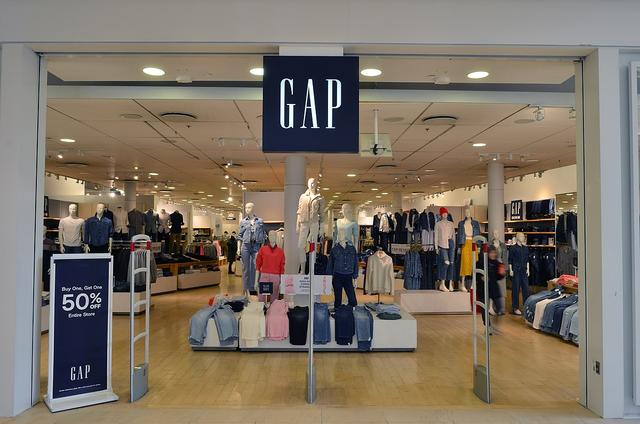 Gap和Levi’s的牛仔生产商“暴雷”，买牛仔裤会不会越来越贵？