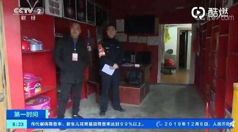 衣柜后面暗藏“火药库”？商家暗室非法储藏烟花爆竹，相当于550斤火药