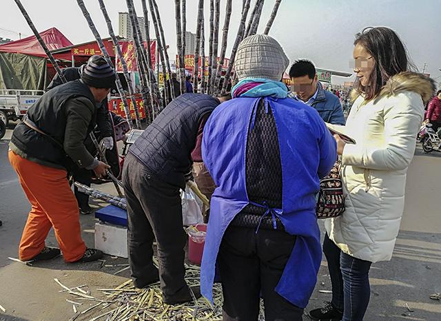 红心甘蔗更有营养？别被商家骗了，这是发霉的缘故，当心食物中毒