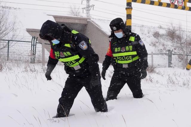 【战严寒 护平安】昨日立冬，带你走近最美雪“警”