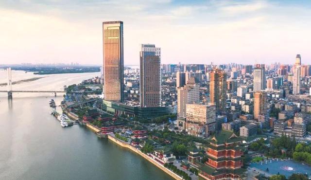 中国31省市区最新排名出炉！两大省份超10万亿，江西位居第15位