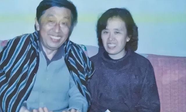 李文辉与阎肃55年患难与共，丈夫去世后和儿子对簿公堂，实属无奈