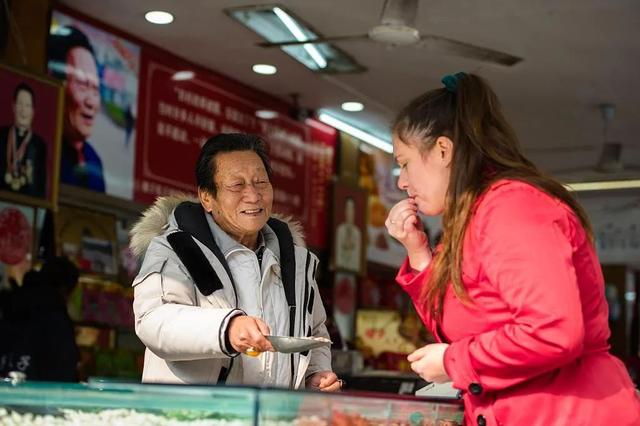 “中国第一商贩”逝世：市场很大，只要有双手，就有快乐