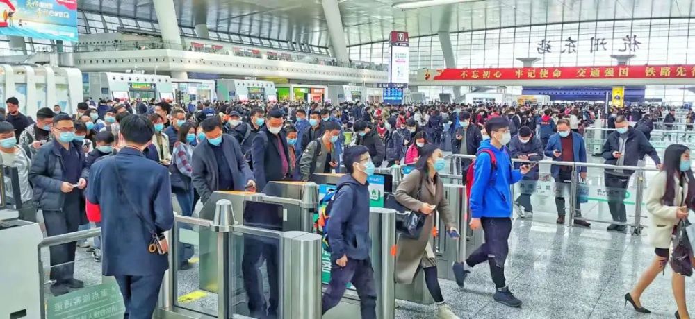 4月30日全国铁路客流保持高位运行预计发送旅客1800万人次