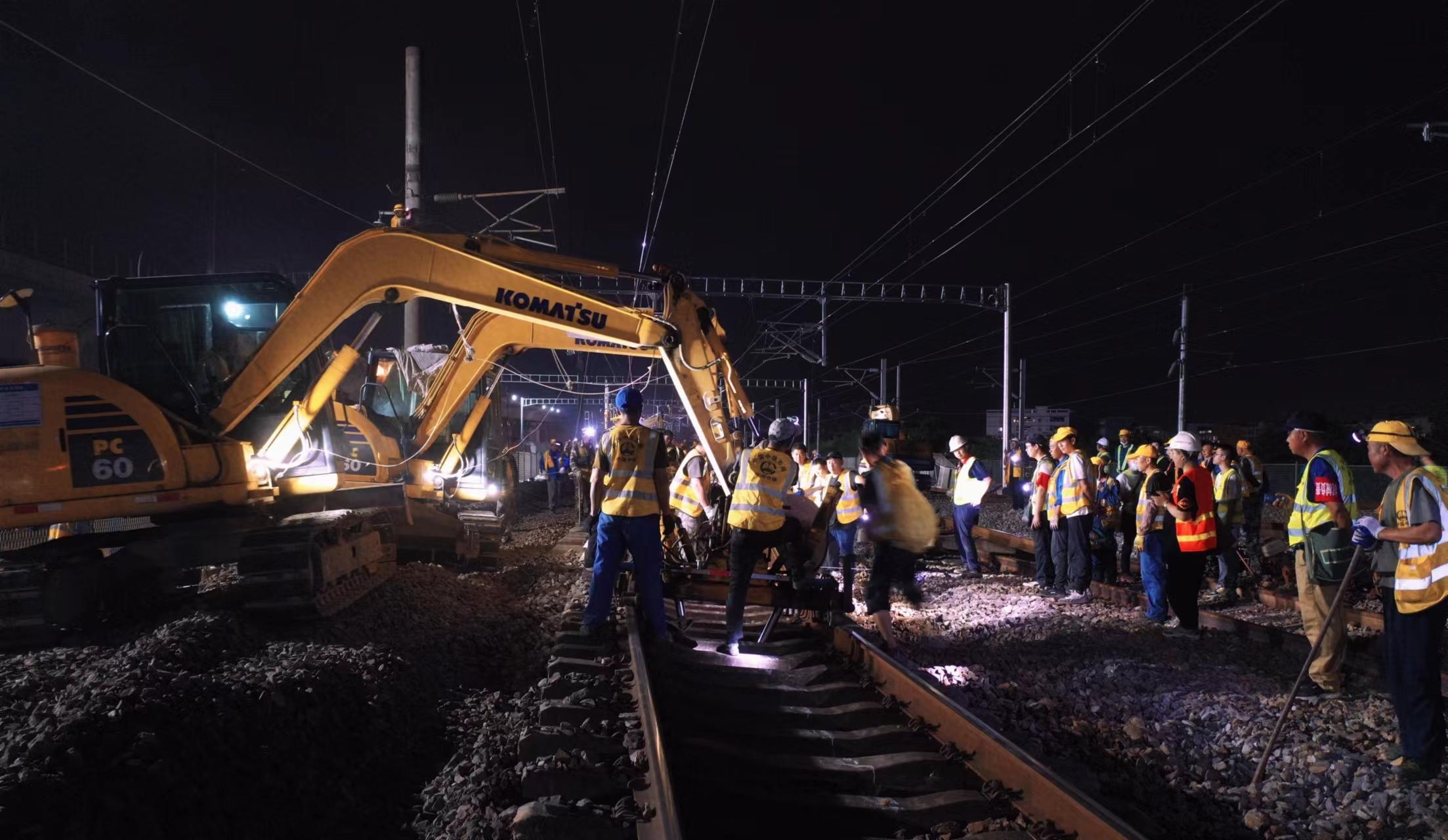 2000余名建设者鏖战近300分钟，广汕高铁新塘站普速场顺利开通