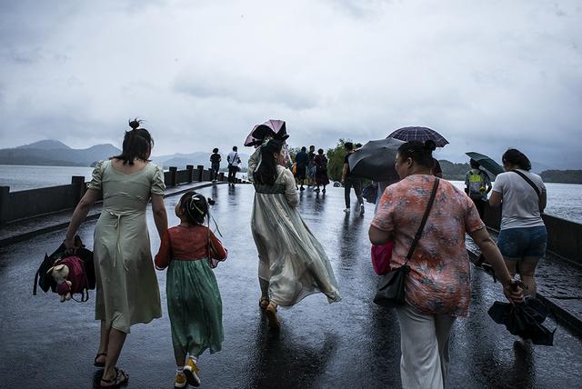 「图集」台风“烟花”登陆，华东地区遭遇风雨潮齐袭