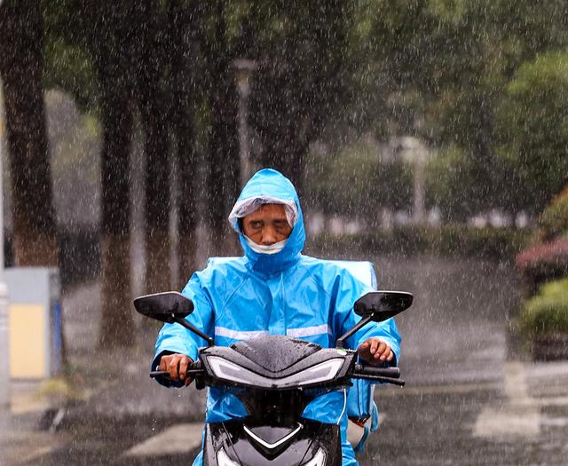 「图集」台风“烟花”登陆，华东地区遭遇风雨潮齐袭