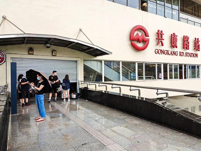 「图集」台风“烟花”登陆，华东地区遭遇风雨潮齐袭