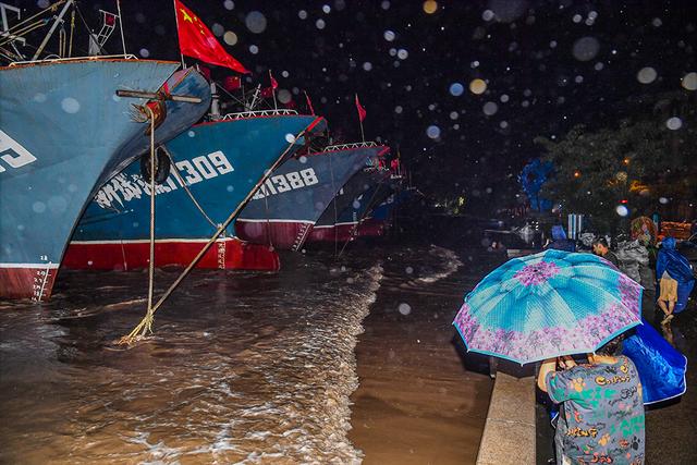 「图集」台风“烟花”登陆，华东地区遭遇风雨潮齐袭