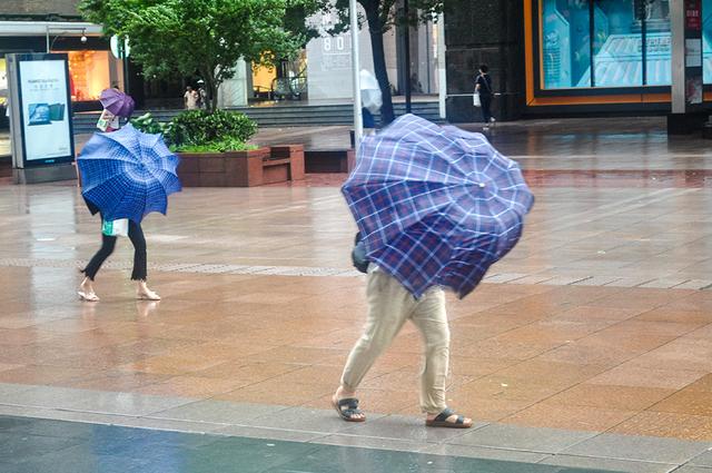 「图集」台风“烟花”登陆，华东地区遭遇风雨潮齐袭