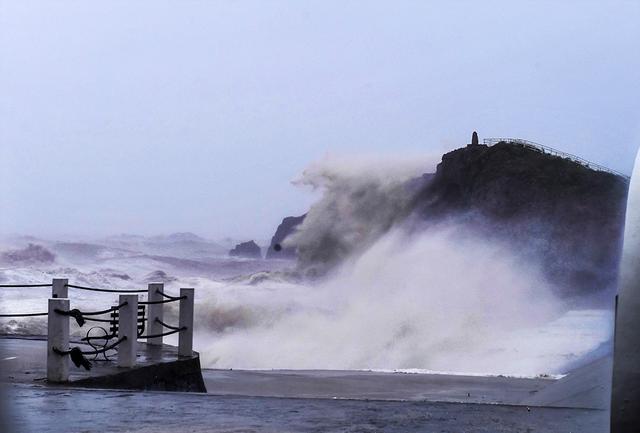 「图集」台风“烟花”登陆，华东地区遭遇风雨潮齐袭