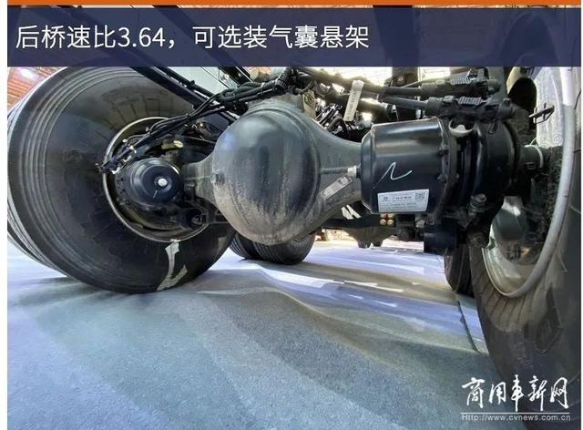 实拍东风天龙新款8×4载货车，怎样的配置能担起“王者”之名？