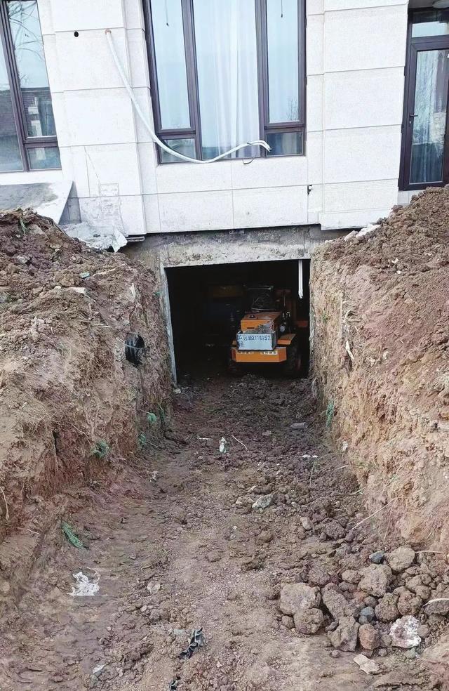 一小区25户业主私建地下室，为啥遭遇执法难？