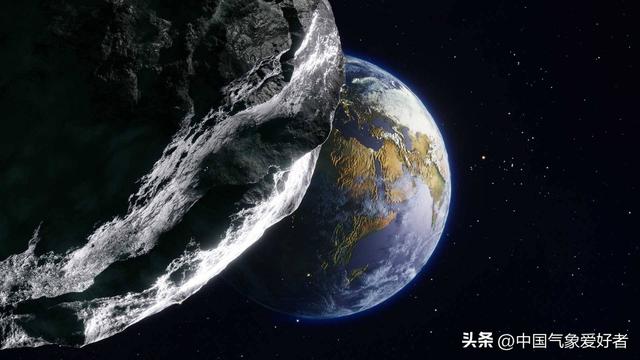 核弹威力小行星正飞速逼近地球，真的危险吗？分析：该吃吃该喝喝