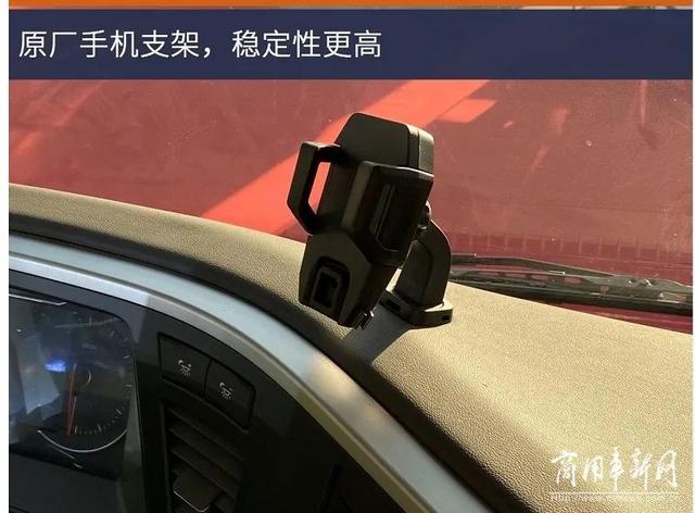 实拍东风天龙新款8×4载货车，怎样的配置能担起“王者”之名？