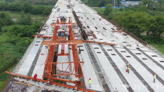 湖北今年将建成6条高速公路，武大高速武汉段10月底具备通车条件