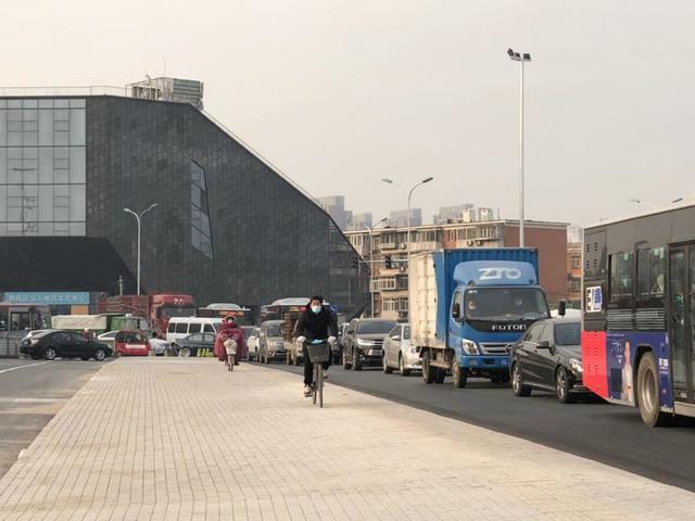 北京化工路改扩建后即将通车，垡头道口结束“汽车等火车”历史