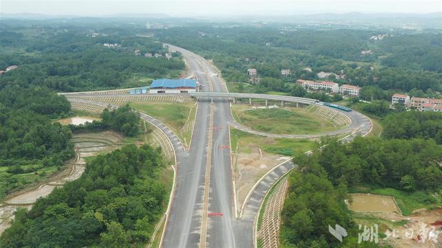 湖北今年将建成6条高速公路，武大高速武汉段10月底具备通车条件