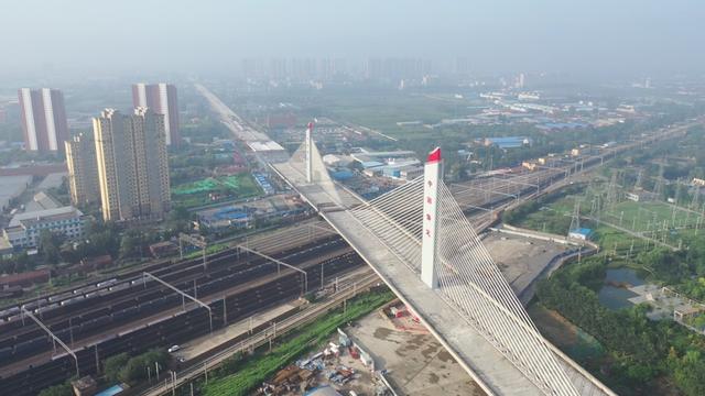 用“钢筋”和“铁骨”铸就世界第一——中建交通保定乐凯大街跨京广铁路斜拉桥建设纪实