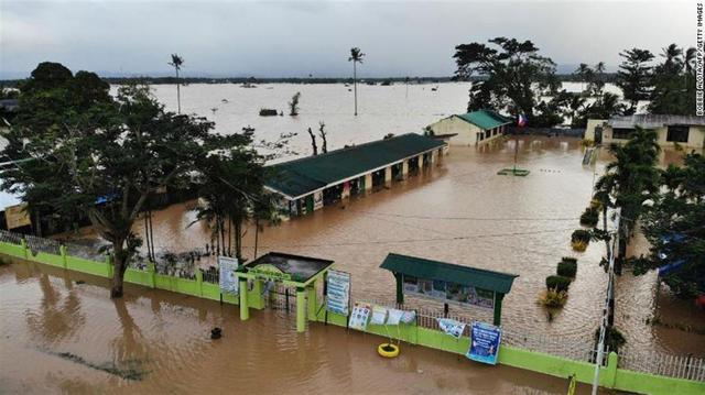 台风“鲇鱼”席卷菲律宾，至少25人死亡，1.7万人被疏散