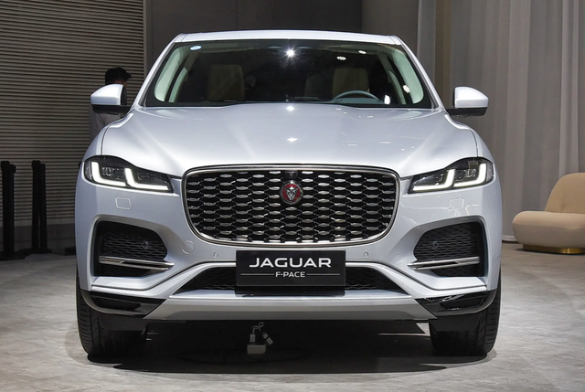 46.8万！体验捷豹F-PACE：英伦SUV，2.0T+差速锁，内饰很奢华