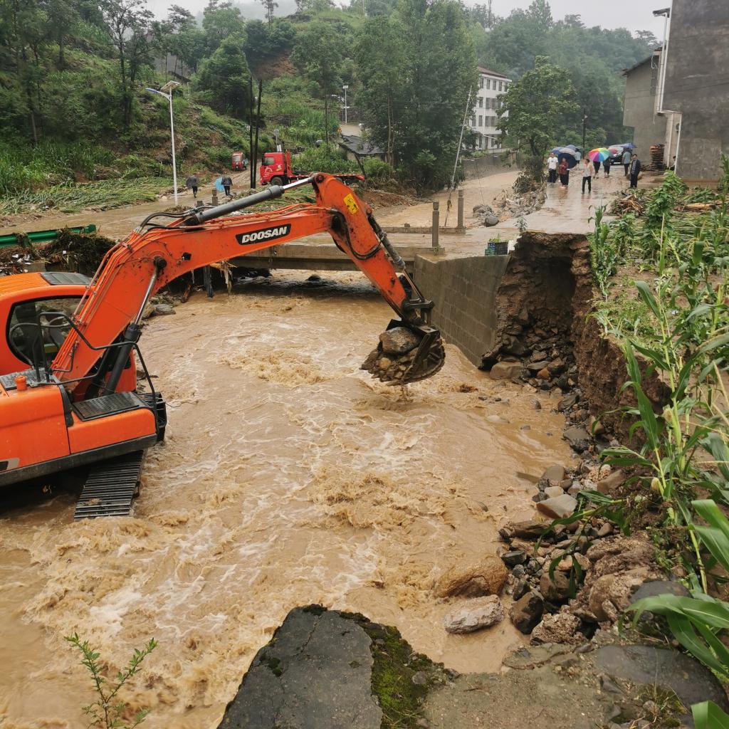 新一轮暴雨来袭 多地加强防汛抢险救灾