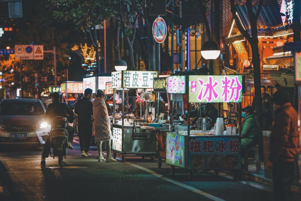 在成都，感受大运之城人间烟火