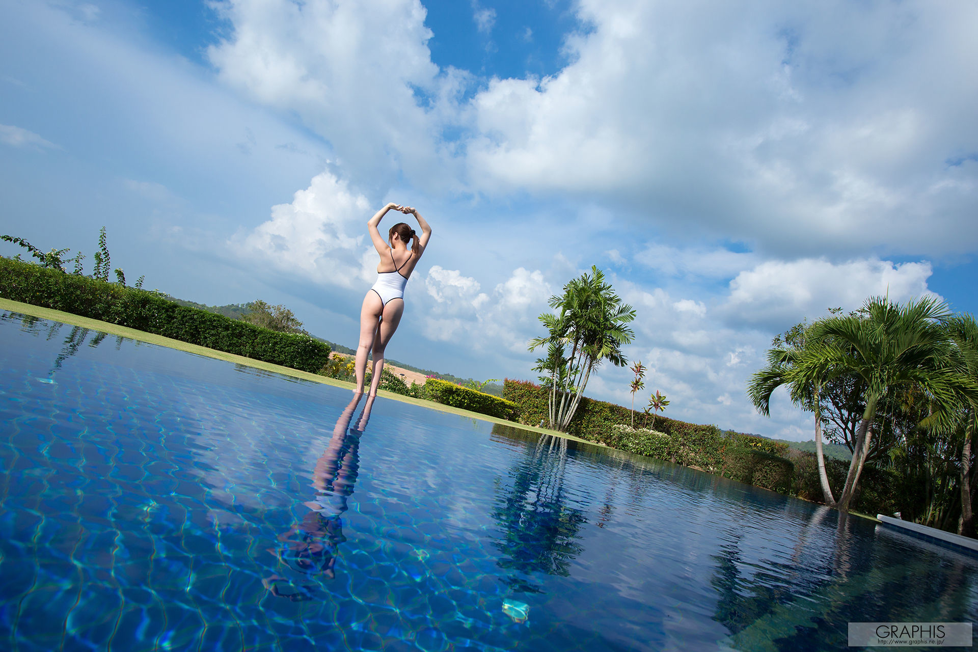 日本女优松本菜奈実性感比基尼写真