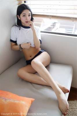 清纯美女Angela喜欢猫运动服完美诱惑写真