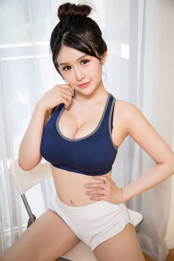 清纯香艳妹子颜爱泽童颜巨乳激情四射