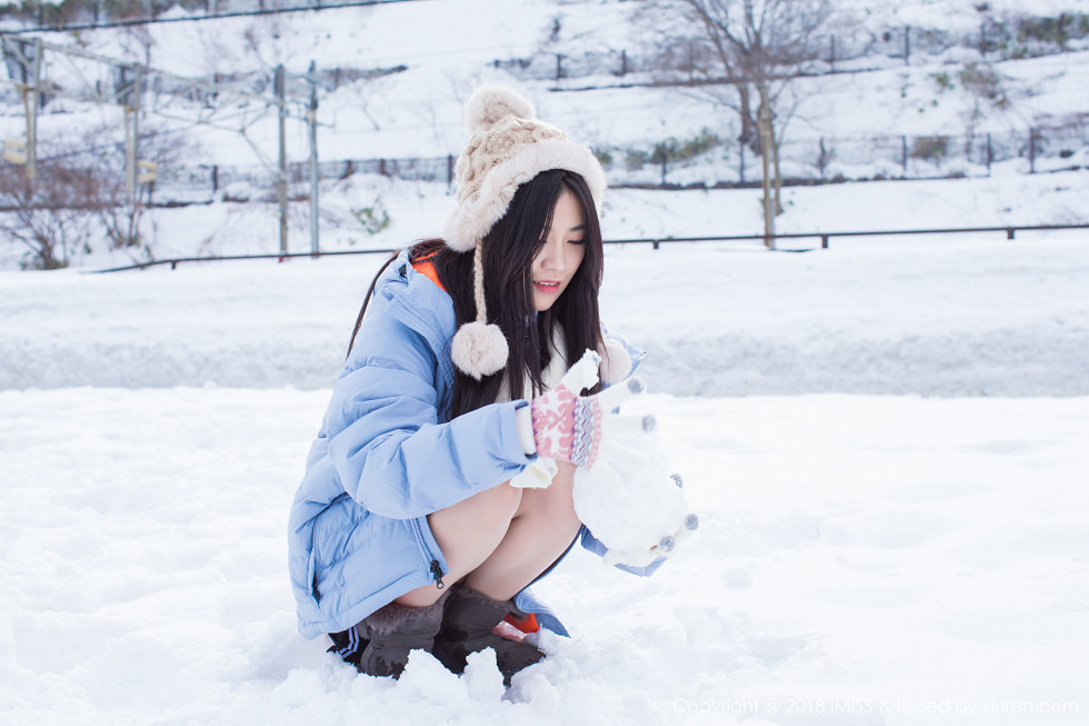 清纯女神许诺旅拍户外雪地优雅气质唯美写真