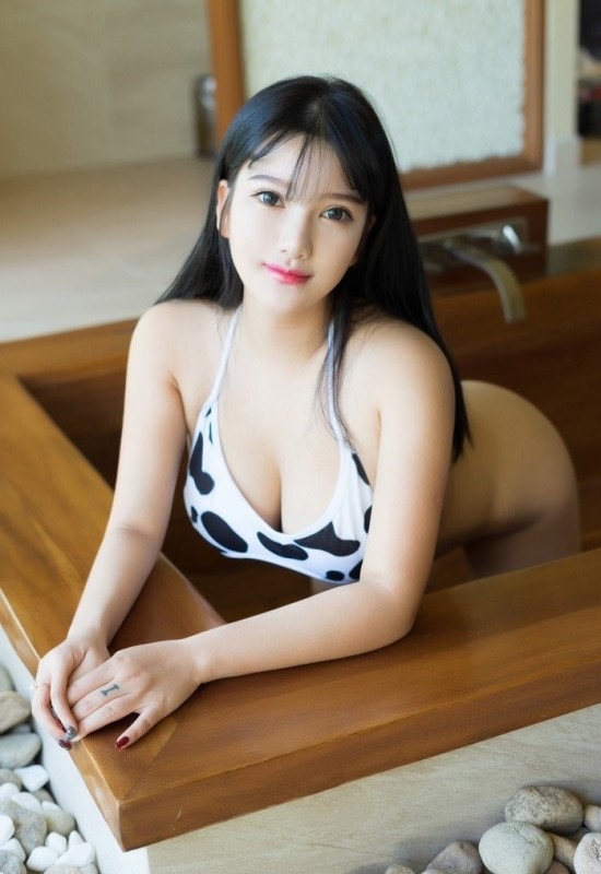 巨乳大奶美女小尤奈奶牛装