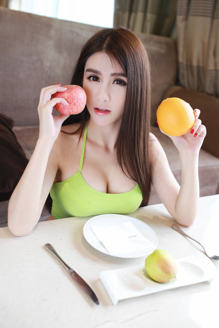 完美熟女李七喜性感娇艳美乳翘臀巨乳呼之欲出