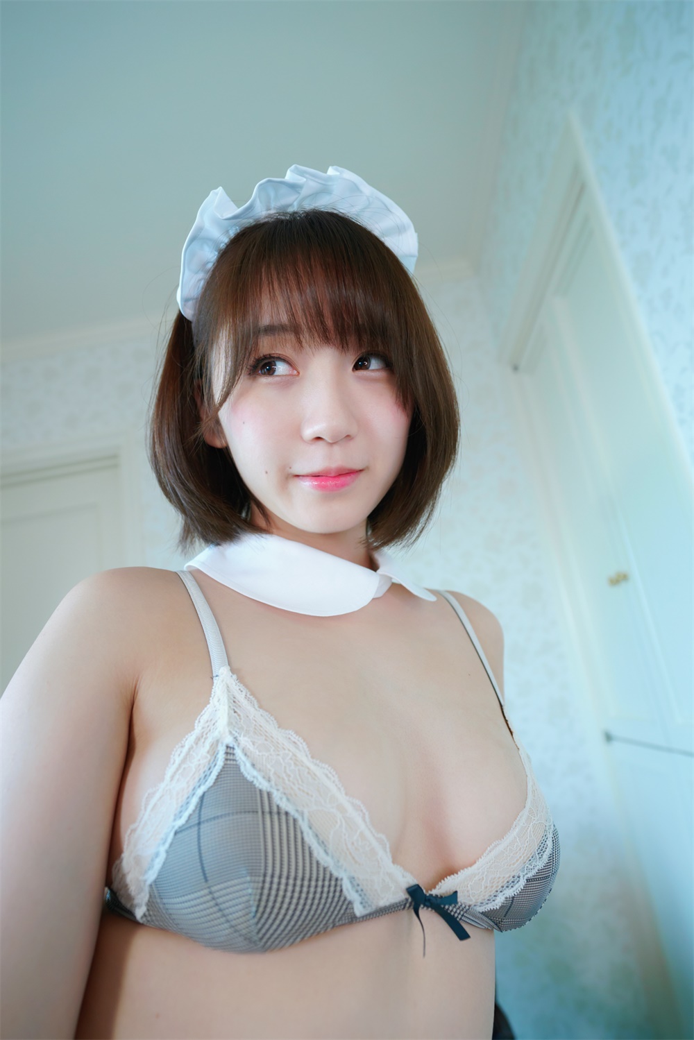 靓丽嫩妹子伊织萌女仆制服写真