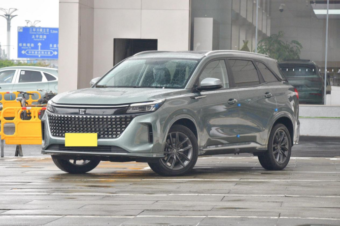 中型插混SUV：9.98万起与油车一个价，蓝电E5性价比秒杀CS75PLUS！