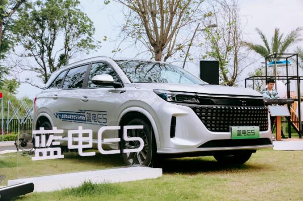 9.98万就能买插混SUV；蓝电E5就能完爆博越L吗！