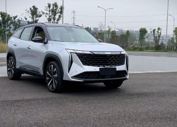 9.98万就能入手的黑马插混SUV：蓝电E5对比博越L，真的超划算！