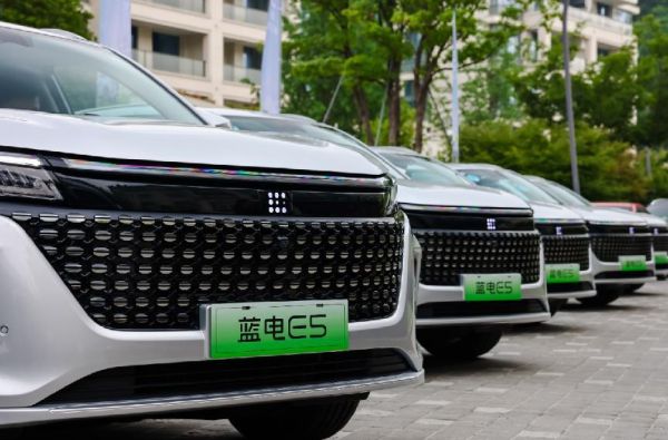 同样是插混SUV：蓝电E5定位中型才9.98万起，欧尚Z6 iDD拿什么比呢？