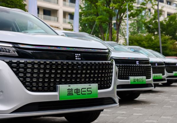 同样是买插混SUV；蓝电E5比欧尚Z6 iDD便宜3万，还有7座可选