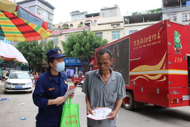 广西西林消防大队：宣传进市场 传递安全防火“小技巧”